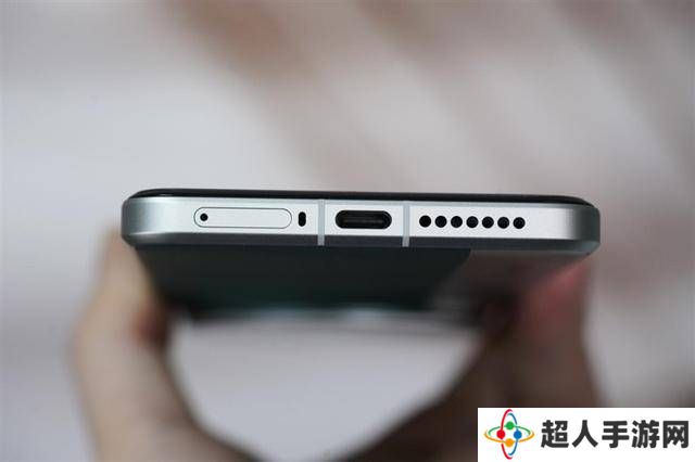 小米15 Ultra底部设计