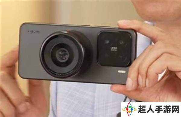 雷军揭秘小米15新配件：磁吸M43传感器镜头，手机摄影要大变样？