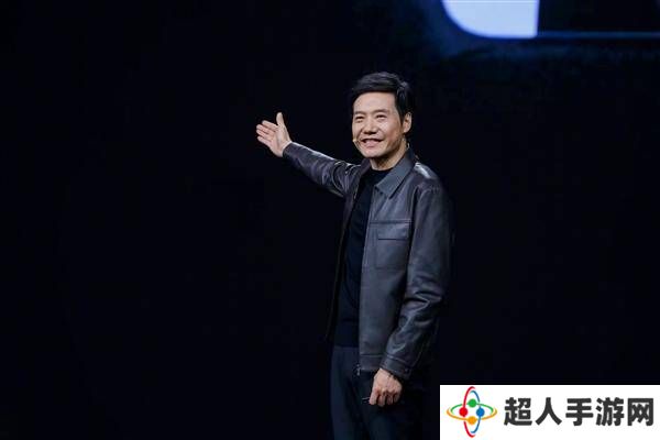 雷军回应皮衣争议：家中常备皮衣，何谈抄袭黄仁勋？