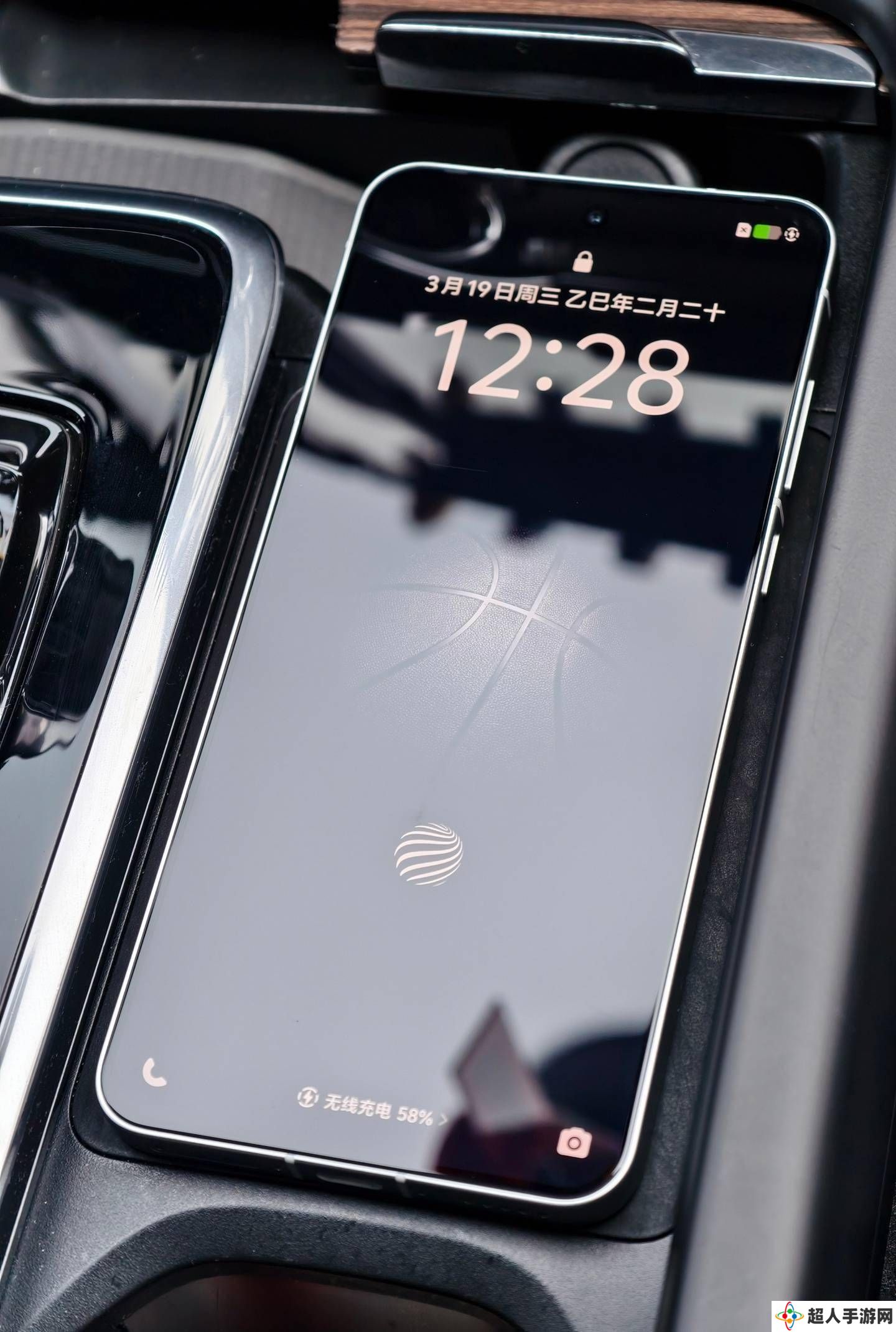 vivo X200S真机曝光：无线充电+高位超声指纹，全能轻薄旗舰来袭？