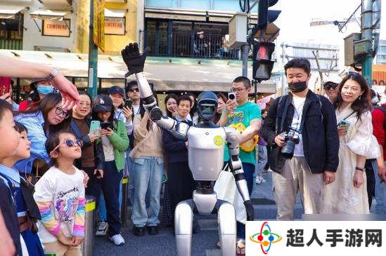 心动小镇又双叒叕和600号联动了？！“春日派对”快闪落地上海大学路！